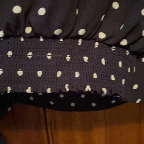 Polkadot off the shoulder 100% polyester with buttons on the side - Picture 5 of 10